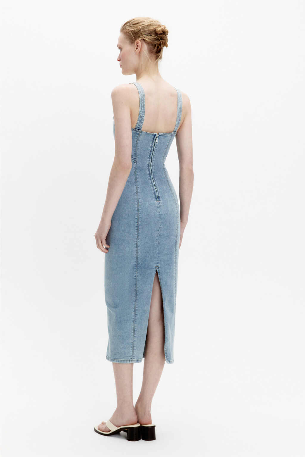 Платье джинсовое облегающее с разрезом - цвет голубой - 3