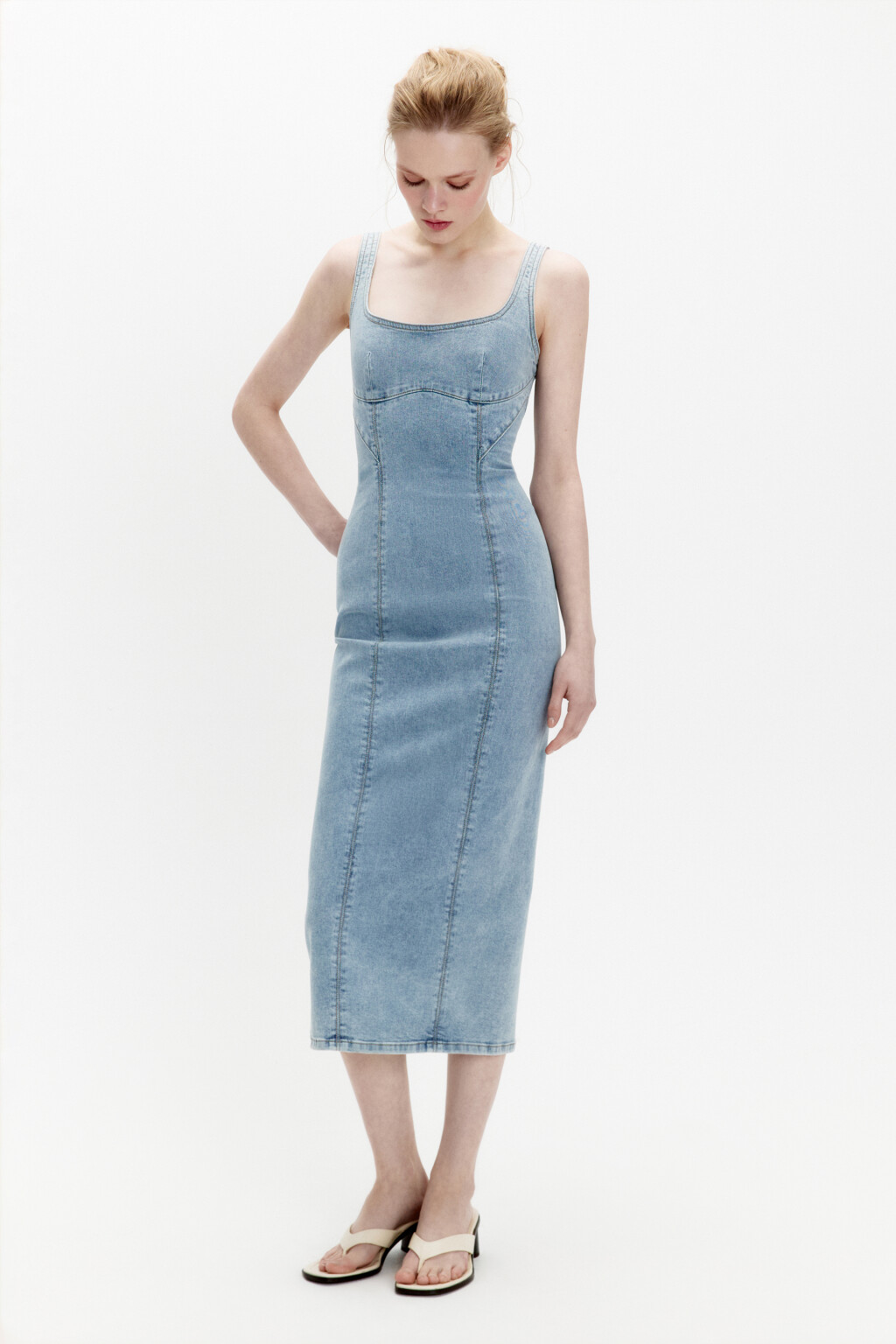 Платье джинсовое облегающее с разрезом - цвет голубой - 4