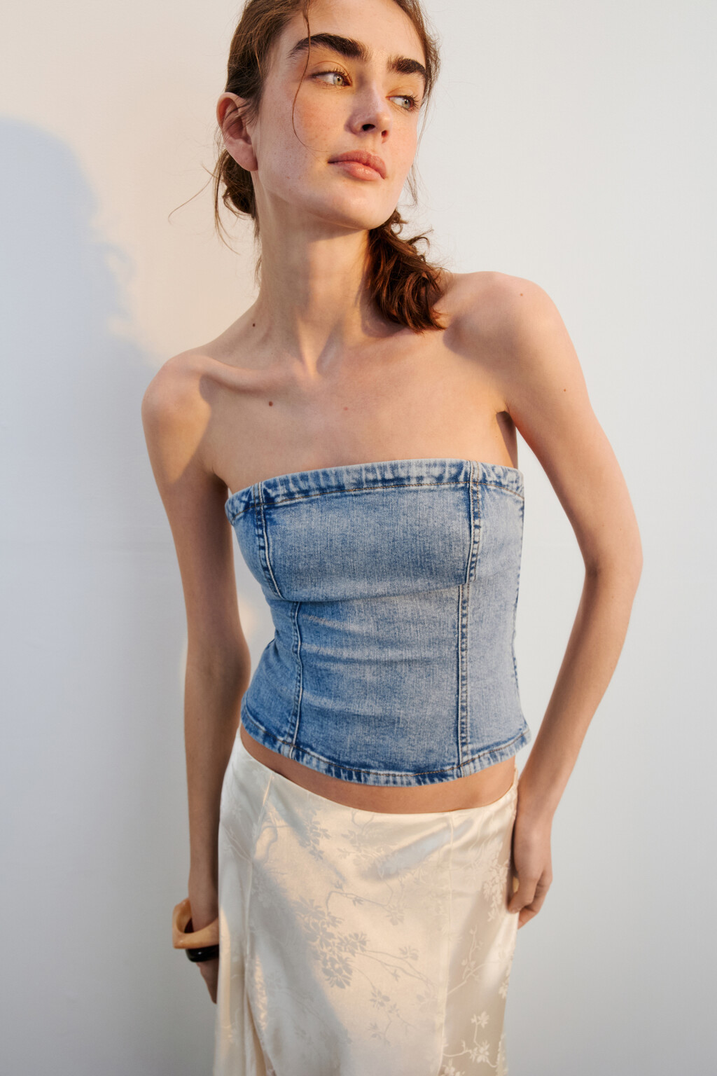 Топ-бандо джинсовый без бретелек - цвет голубой - 2