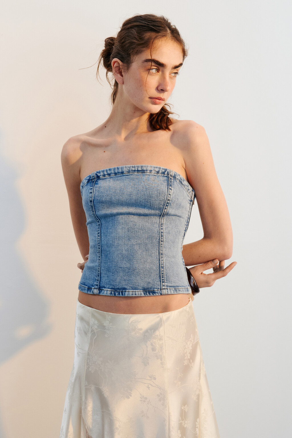 Топ-бандо джинсовый без бретелек - цвет голубой - 3
