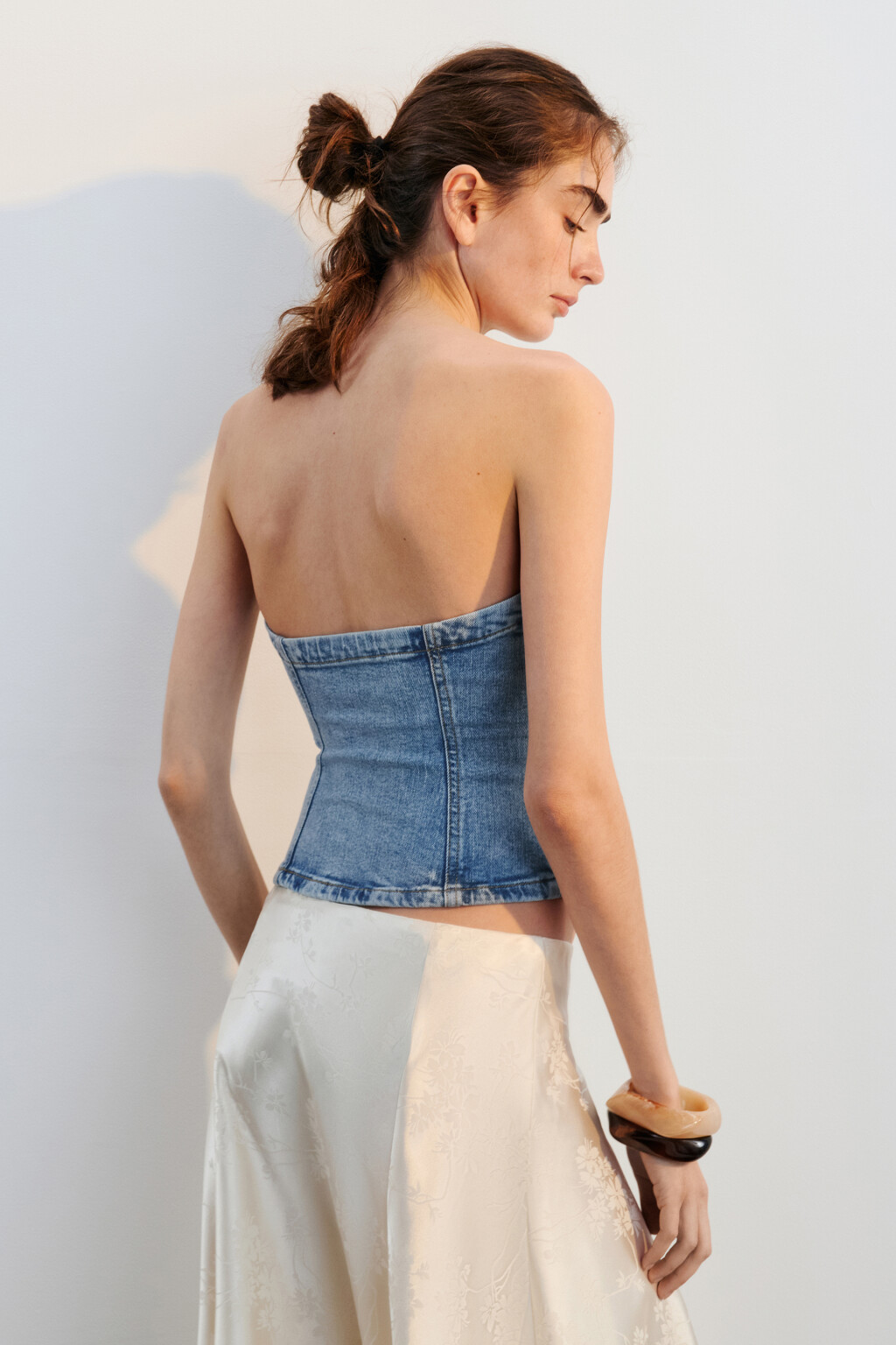 Топ-бандо джинсовый без бретелек - цвет голубой - 4