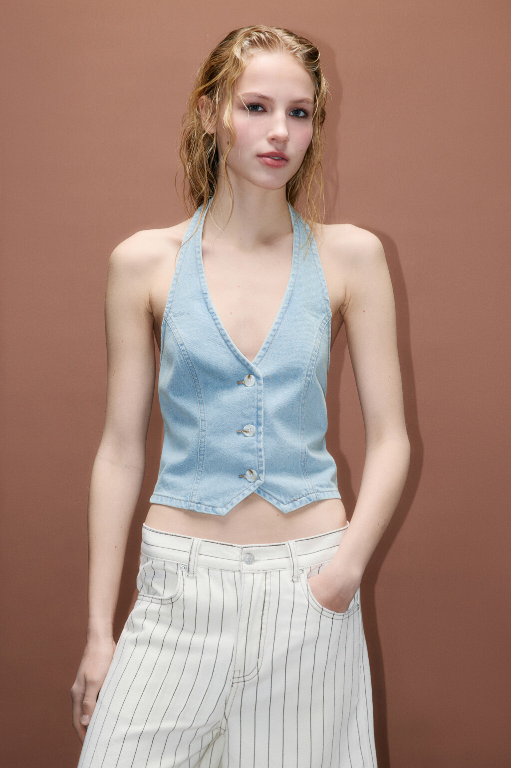 Топ джинсовый укороченный на пуговицах - цвет голубой - 3