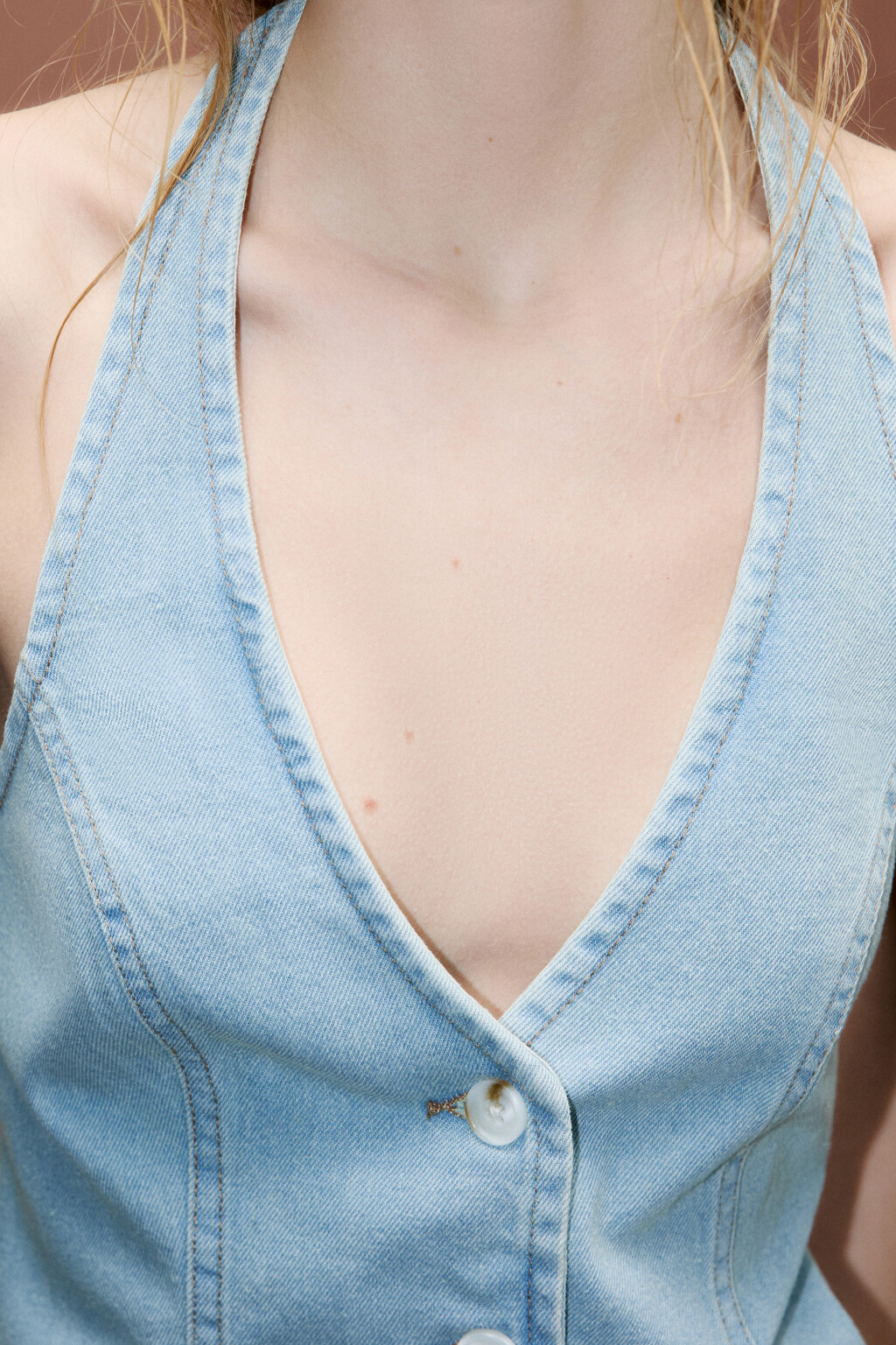 Топ джинсовый укороченный на пуговицах - цвет голубой - 6