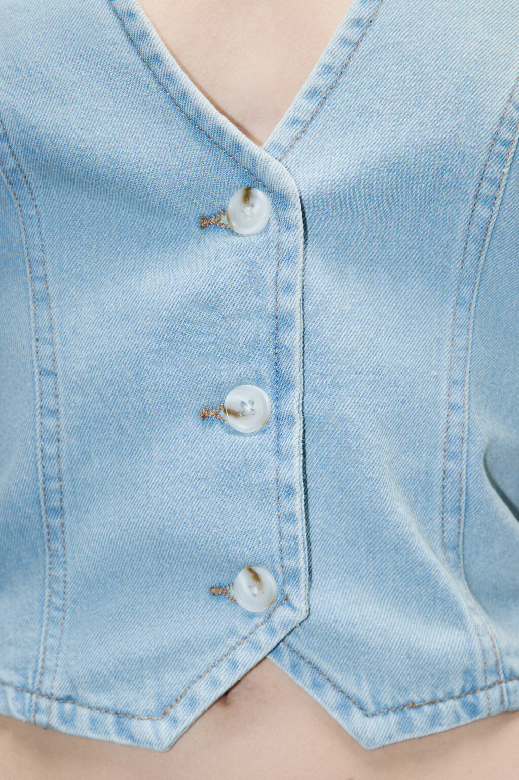 Топ джинсовый укороченный на пуговицах - цвет голубой - 7