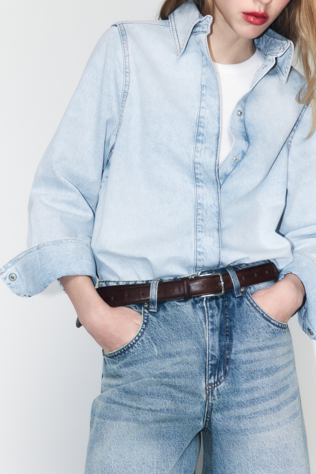 Рубашка-овершот джинсовая с вареным эффектом - цвет голубой - 2