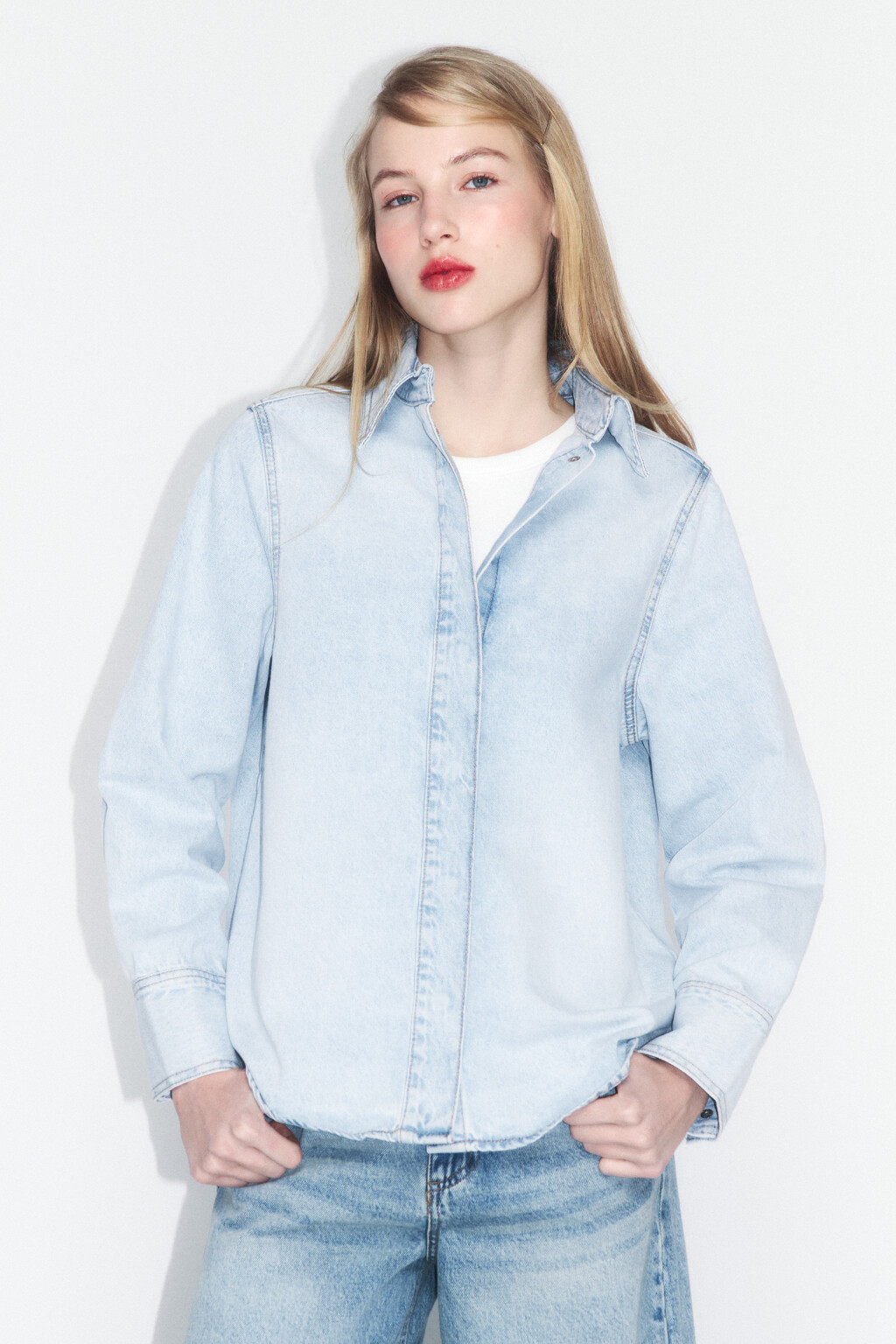 Рубашка-овершот джинсовая с вареным эффектом - цвет голубой - 3