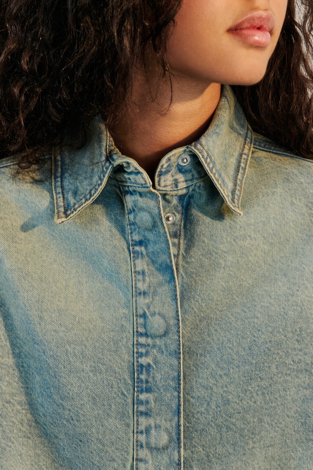 Рубашка-овершот джинсовая с вареным эффектом - цвет синий - 6