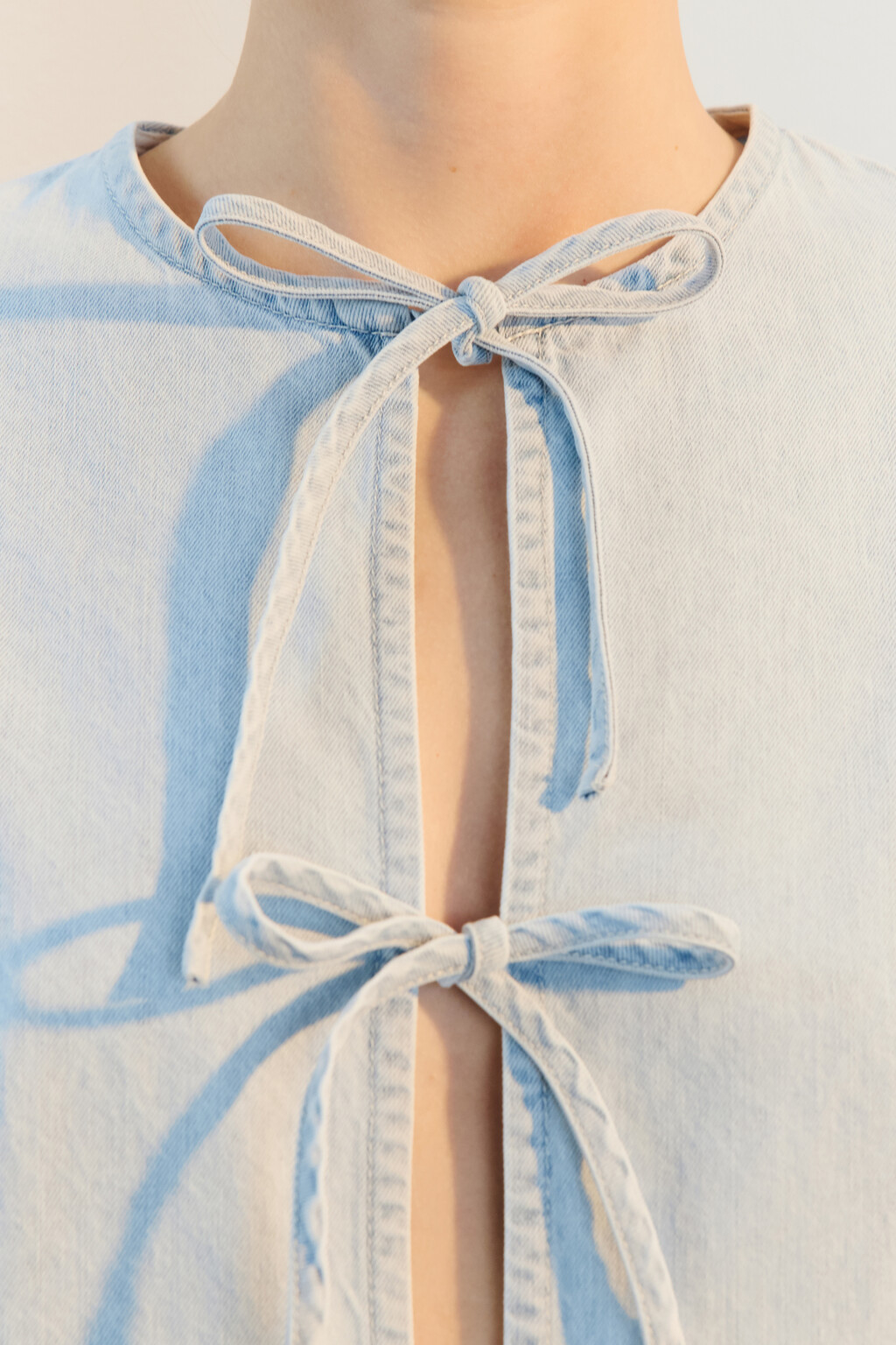 Блузка джинсовая с рукавами-фонариками - цвет голубой - 5