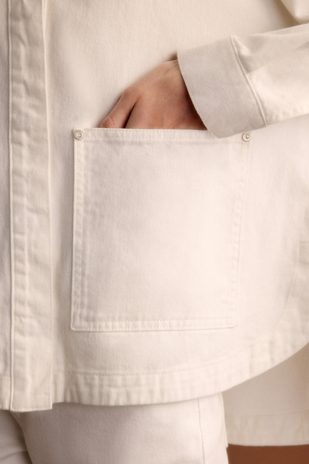 Рубашка джинсовая с накладными карманами - цвет белый - 8