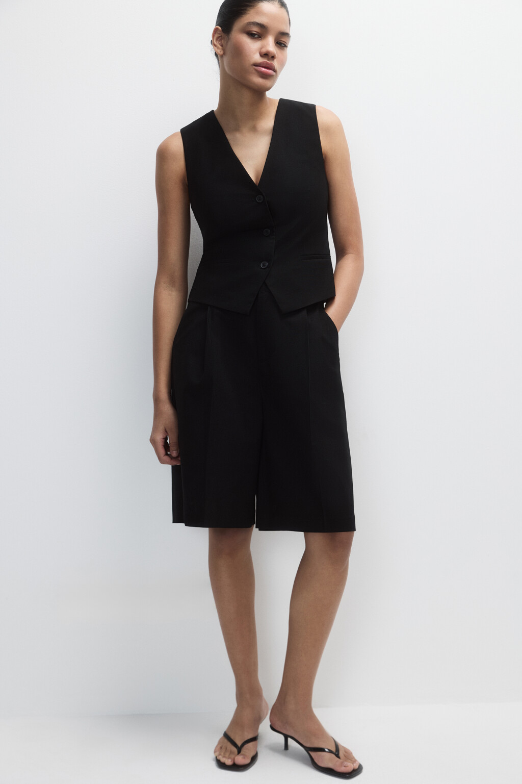 Жилет костюмный из ткани со льном - цвет черный - 2