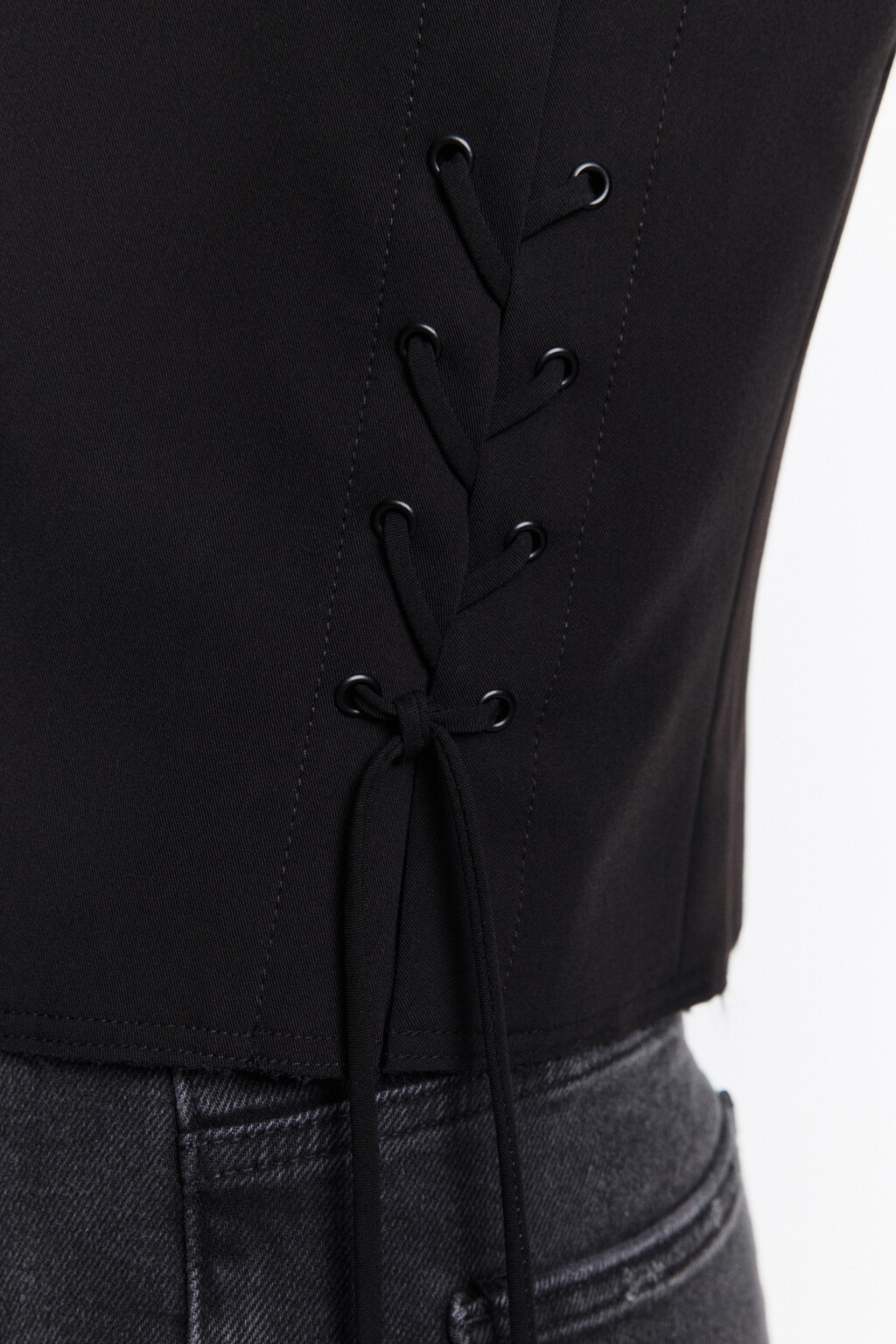 Жилет костюмный с разрезами и шнуровкой - цвет черный - 6