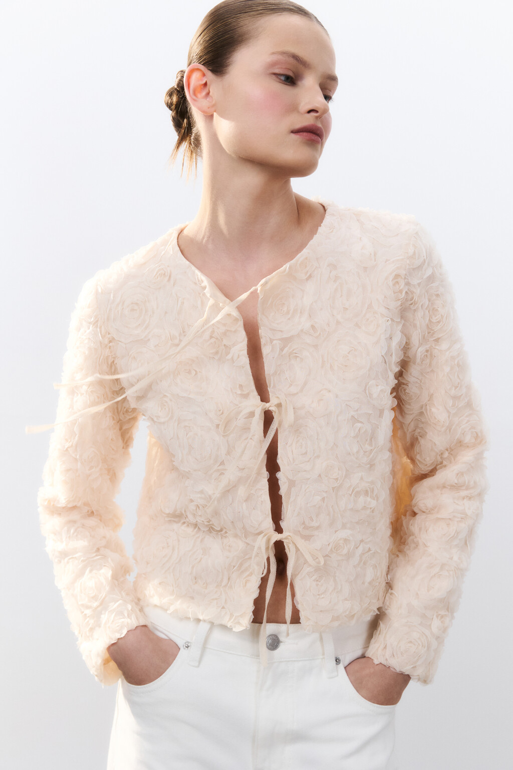 Жакет на завязках с объемными цветами - цвет бежевый - 2
