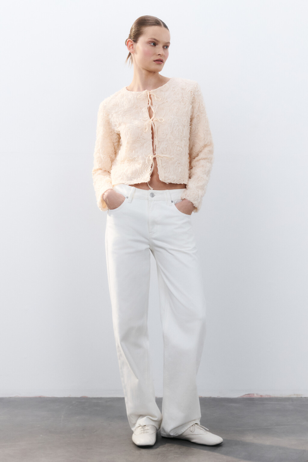 Жакет на завязках с объемными цветами - цвет бежевый - 7