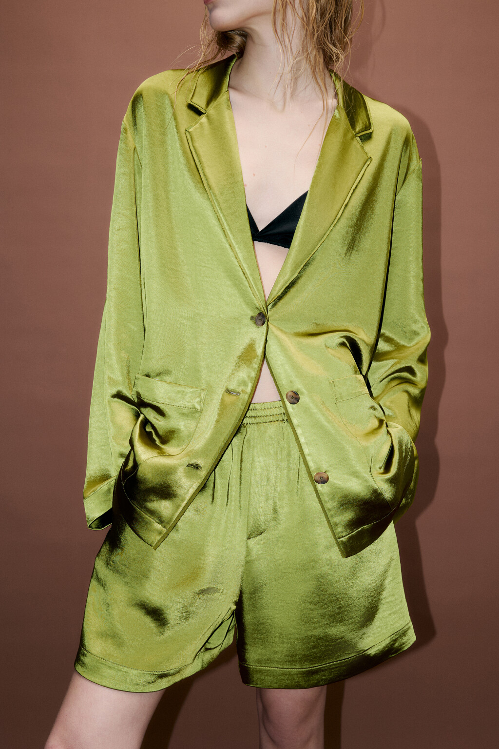 Жакет oversize из атласной ткани - цвет зеленый - 1