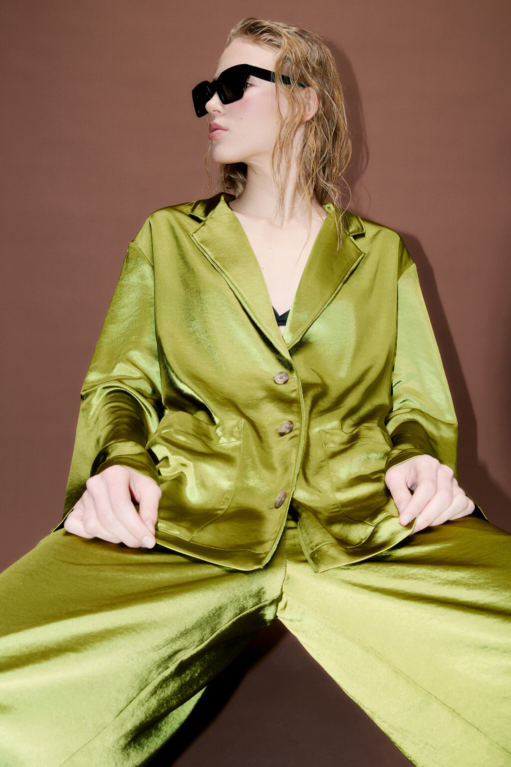 Жакет oversize из атласной ткани - цвет зеленый - 2