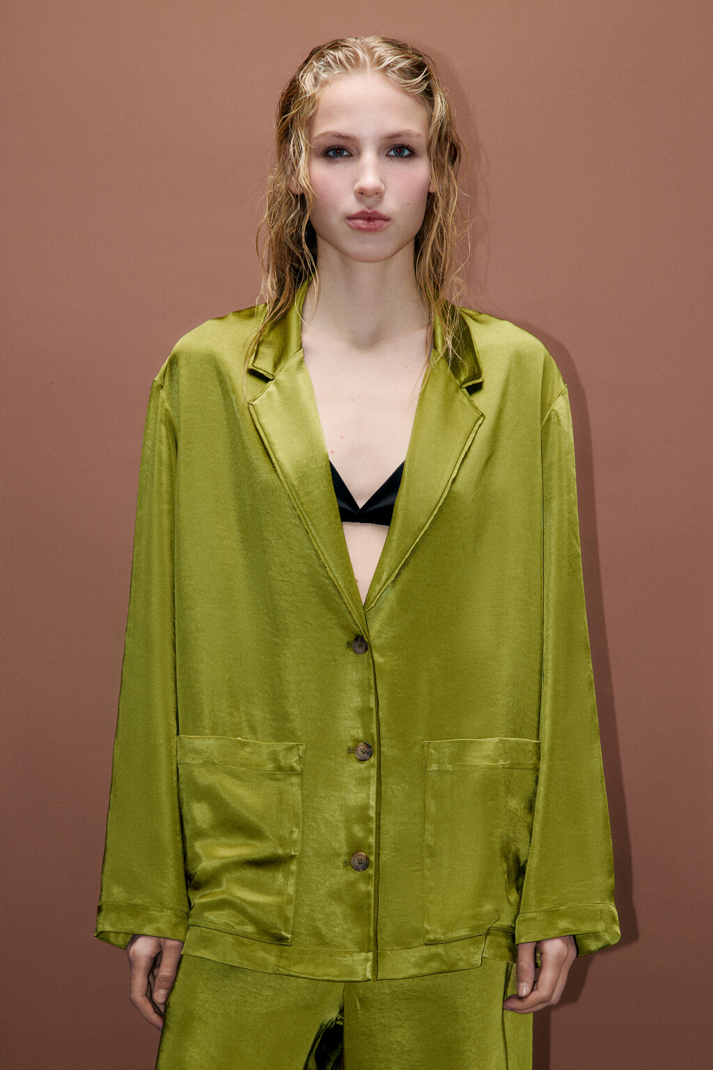 Жакет oversize из атласной ткани - цвет зеленый - 3