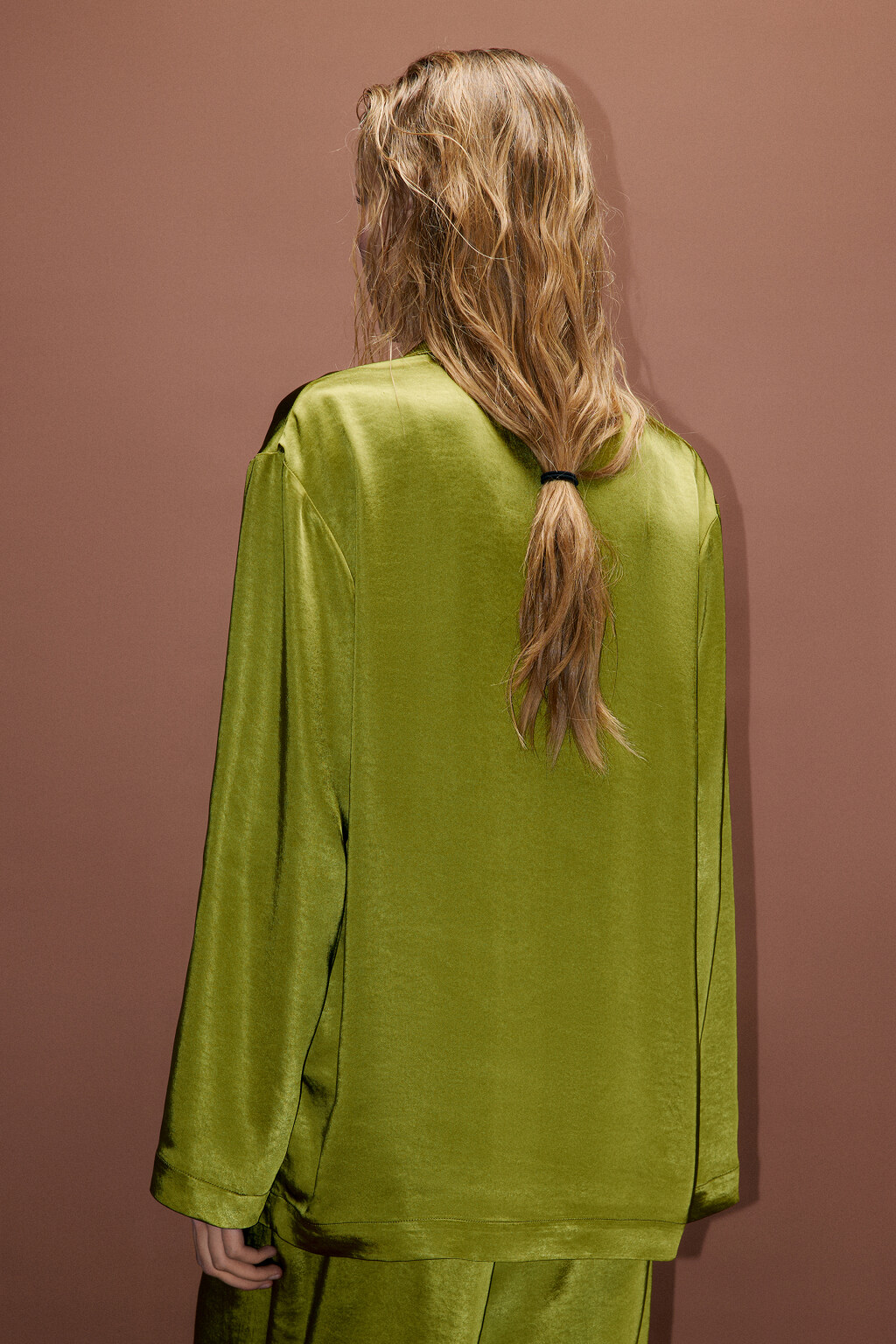 Жакет oversize из атласной ткани - цвет зеленый - 4