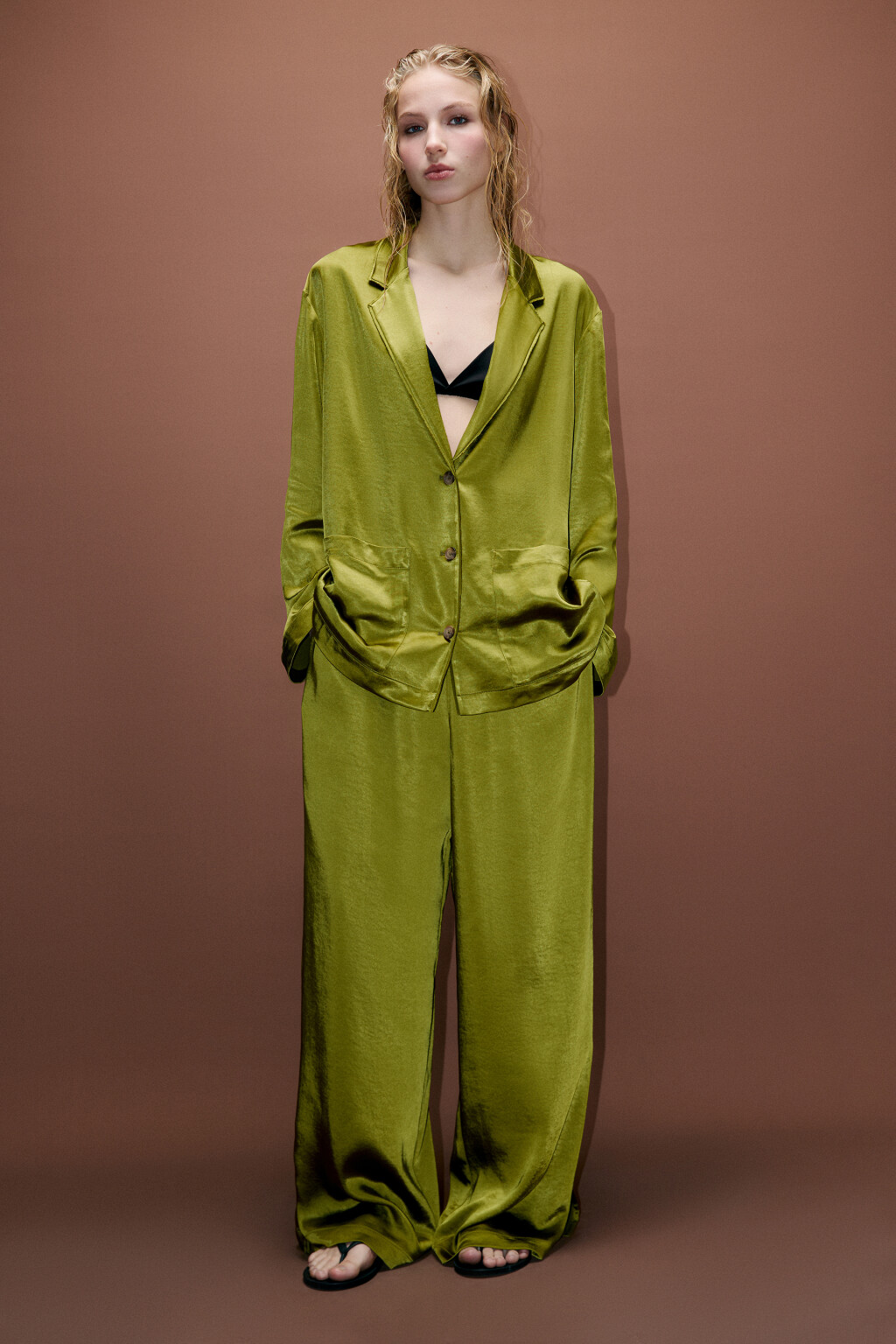 Жакет oversize из атласной ткани - цвет зеленый - 5