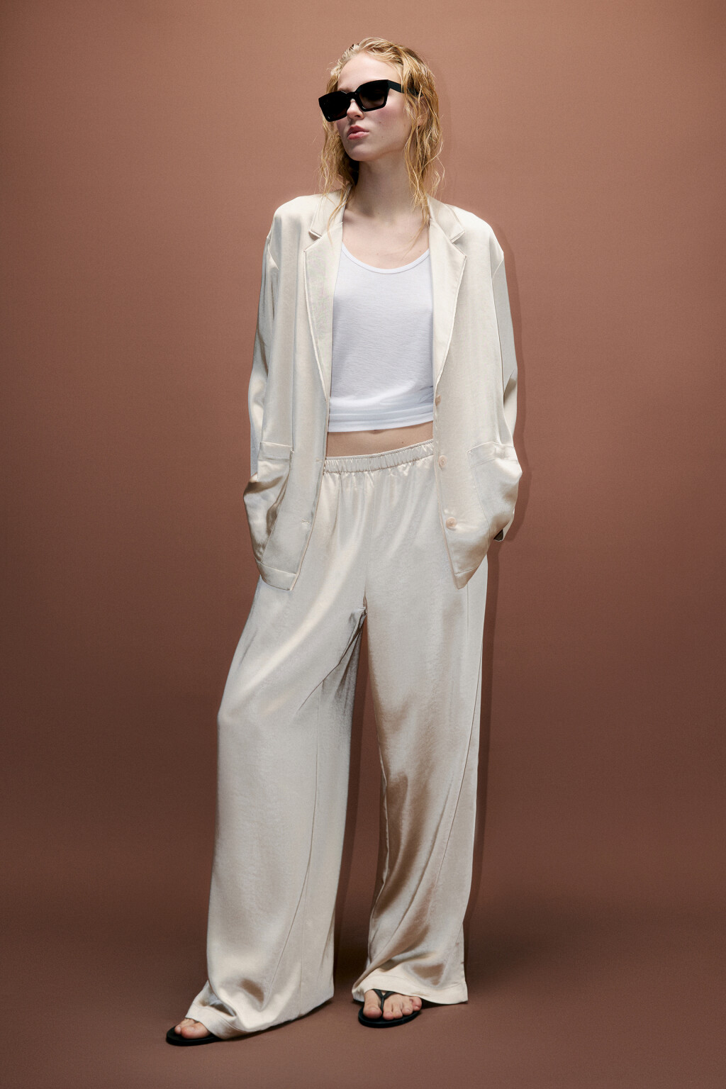 Жакет oversize из атласной ткани - цвет бежевый - 5