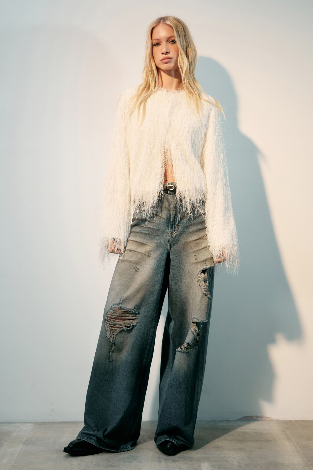 Жакет на крючках с длинной бахромой - цвет белый - 5