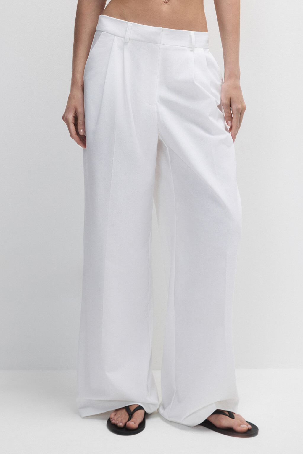 Брюки широкие костюмные со стрелками - цвет белый - 3