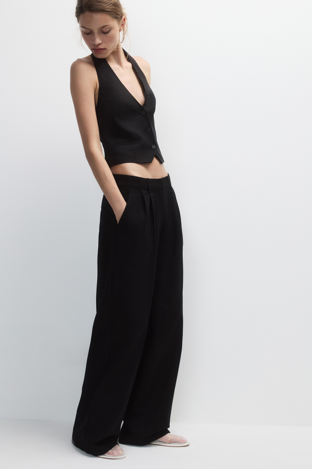 Брюки широкие костюмные со стрелками - цвет черный - 1