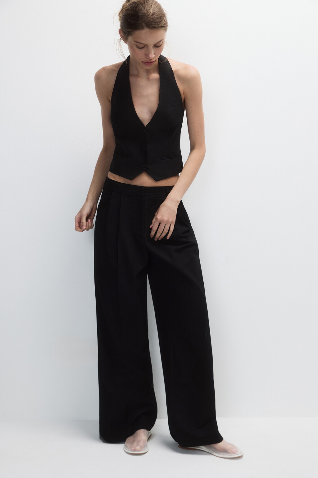 Брюки широкие костюмные со стрелками - цвет черный - 2