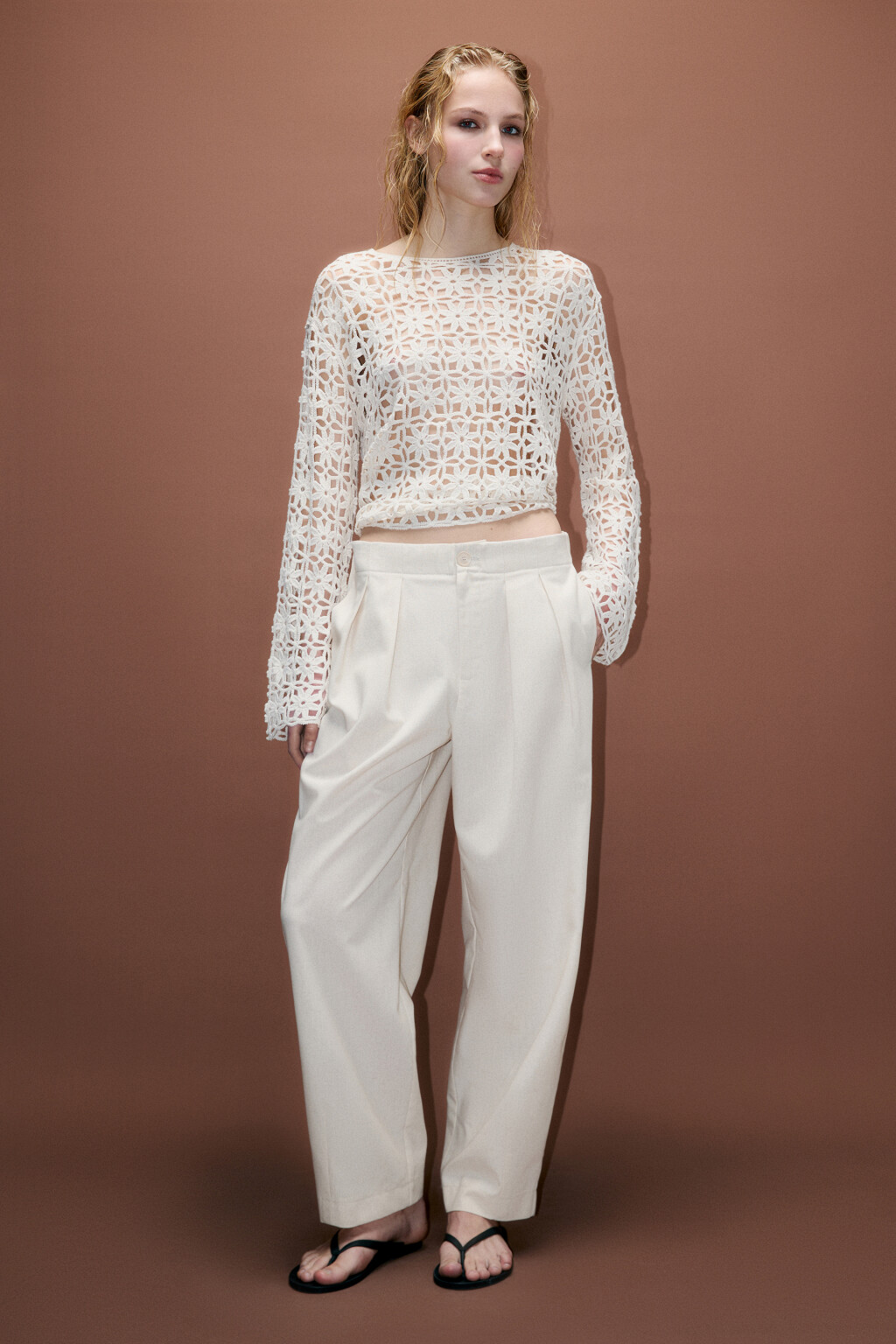 Брюки-бананы костюмные со складками - цвет бежевый - 5