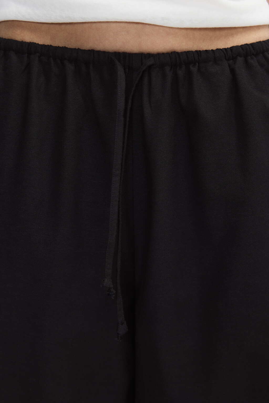 Брюки широкие с поясом на завязках - цвет черный - 5