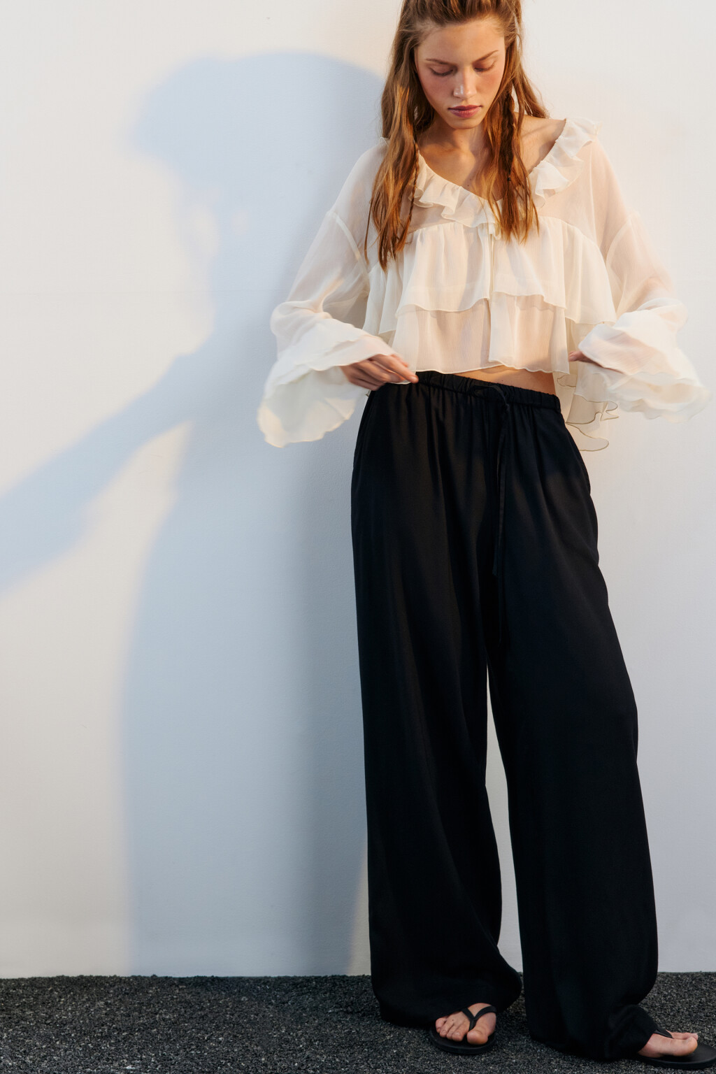 Брюки широкие вискозные с поясом-резинкой - цвет черный - 1