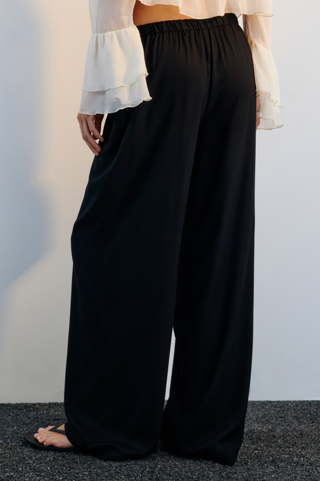 Брюки широкие вискозные с поясом-резинкой - цвет черный - 3