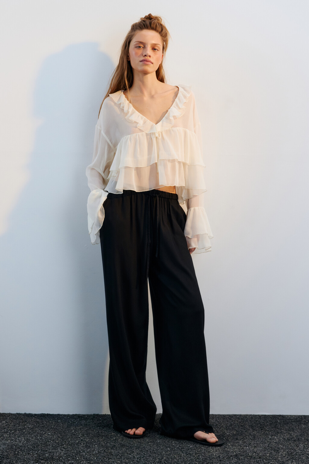 Брюки широкие вискозные с поясом-резинкой - цвет черный - 4