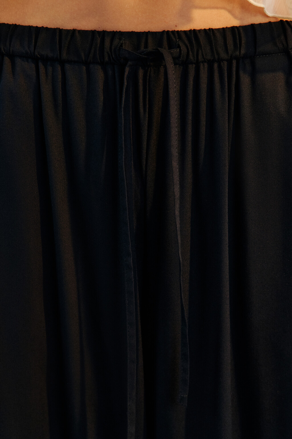Брюки широкие вискозные с поясом-резинкой - цвет черный - 5