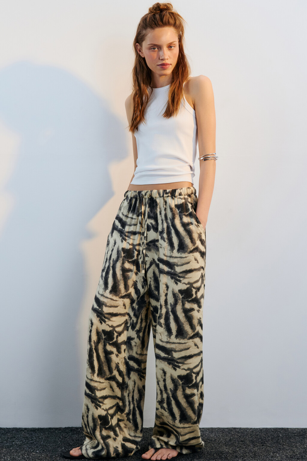 Брюки широкие вискозные с поясом-резинкой - цвет бежевый - 1