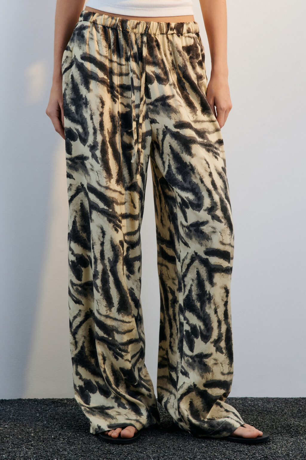 Брюки широкие вискозные с поясом-резинкой - цвет бежевый - 2