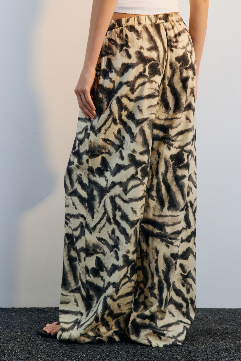 Брюки широкие вискозные с поясом-резинкой - цвет бежевый - 3