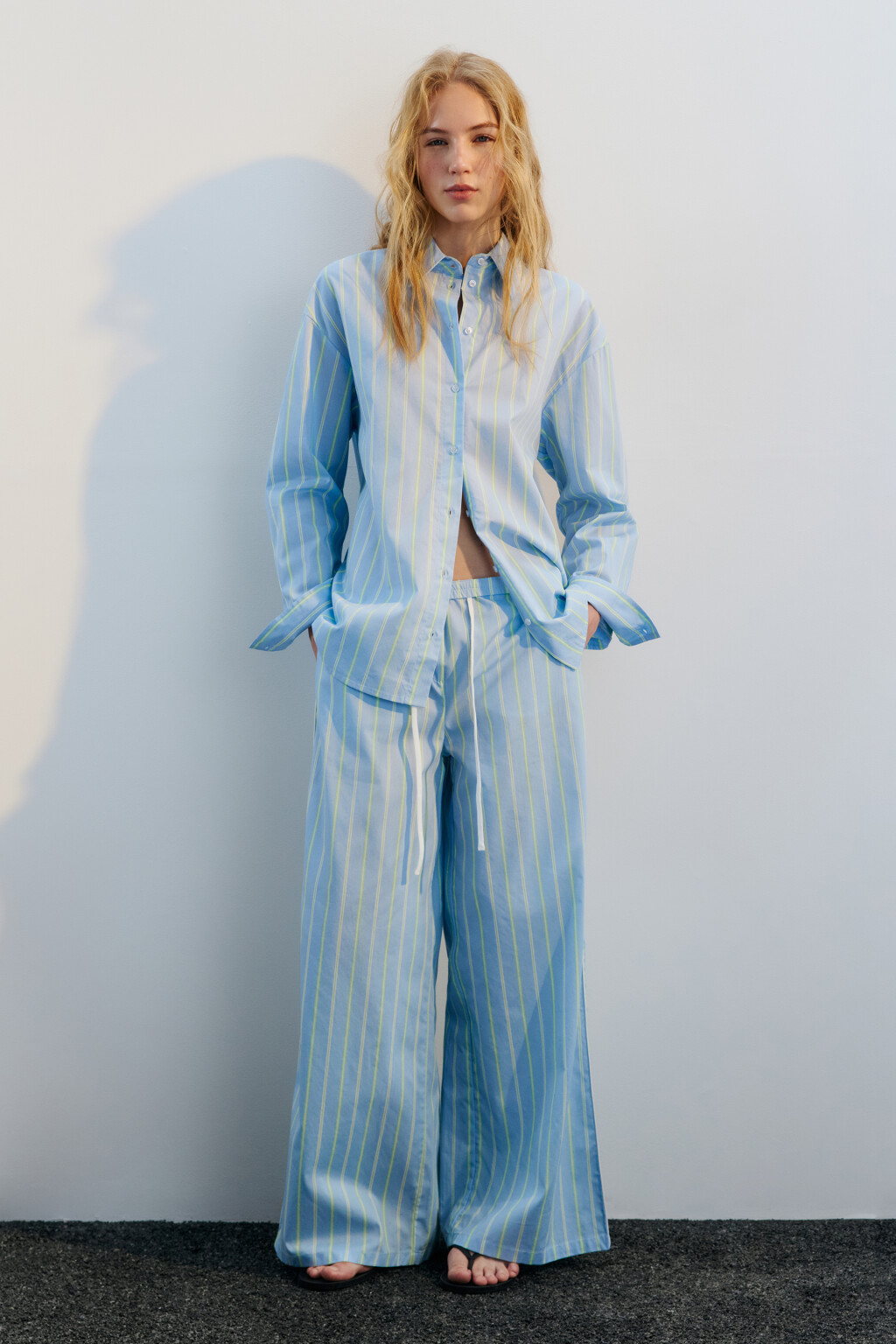 Брюки широкие хлопковые в полоску - цвет голубой - 4