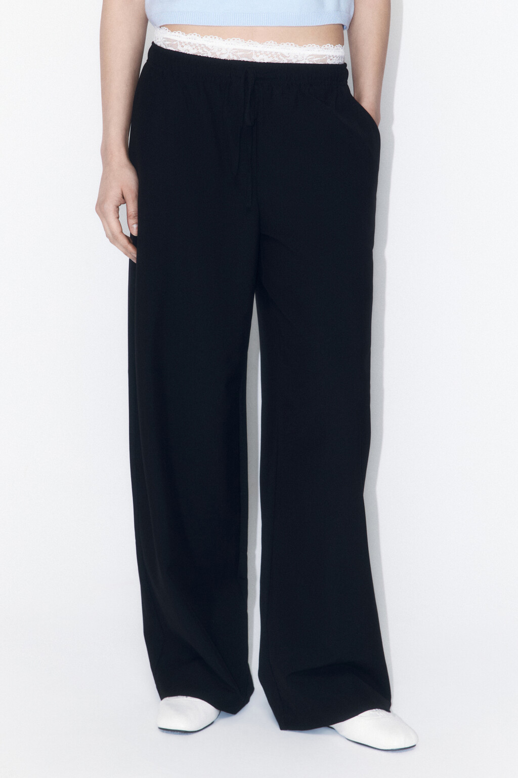 Брюки широкие костюмные с контрастным поясом - цвет черный - 2