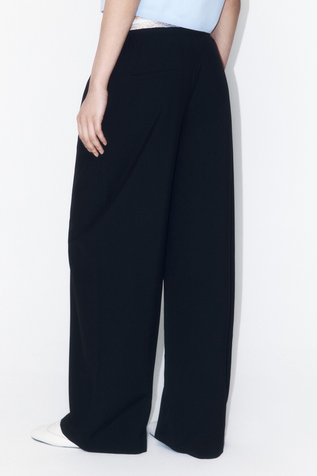 Брюки широкие костюмные с контрастным поясом - цвет черный - 3
