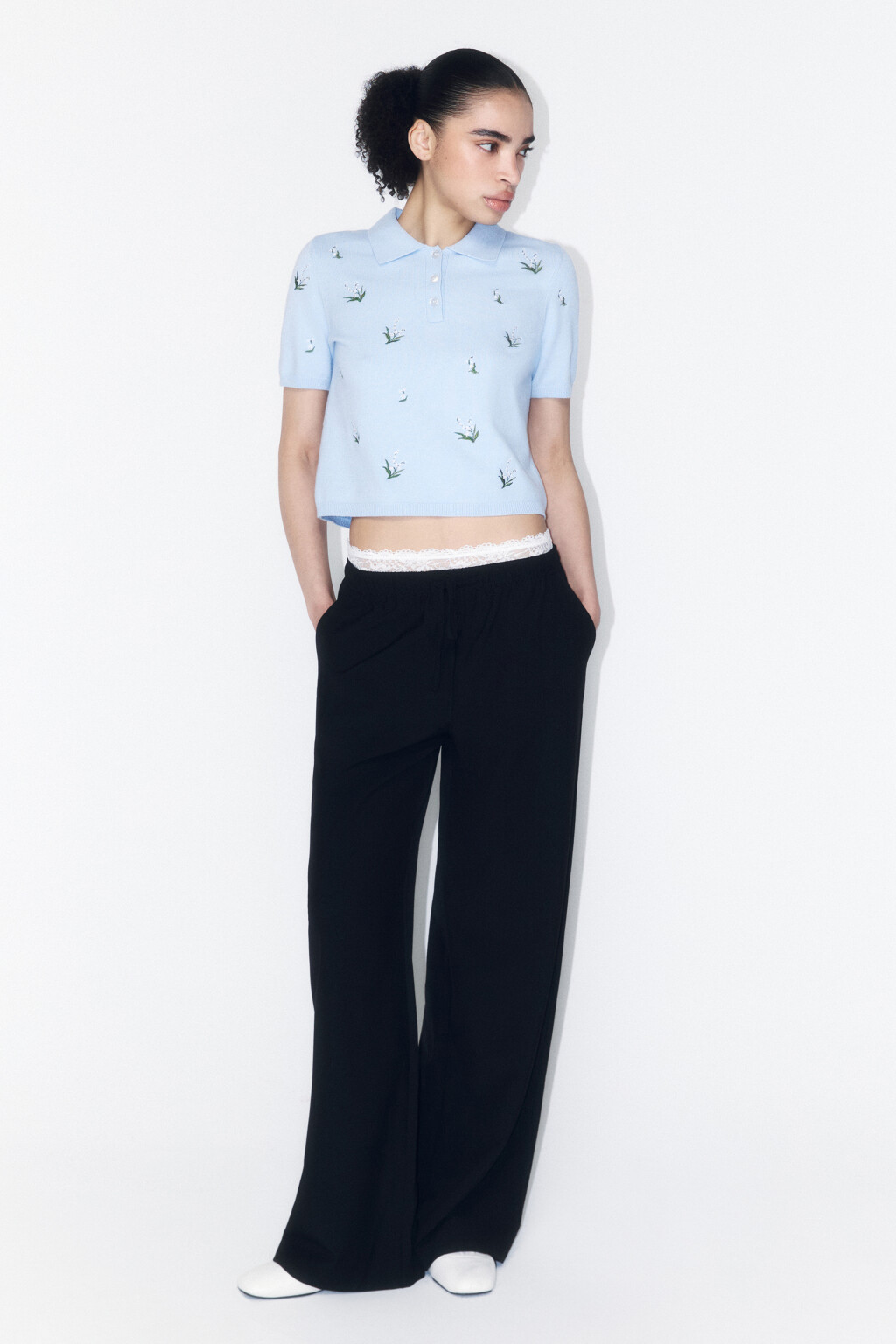 Брюки широкие костюмные с контрастным поясом - цвет черный - 4