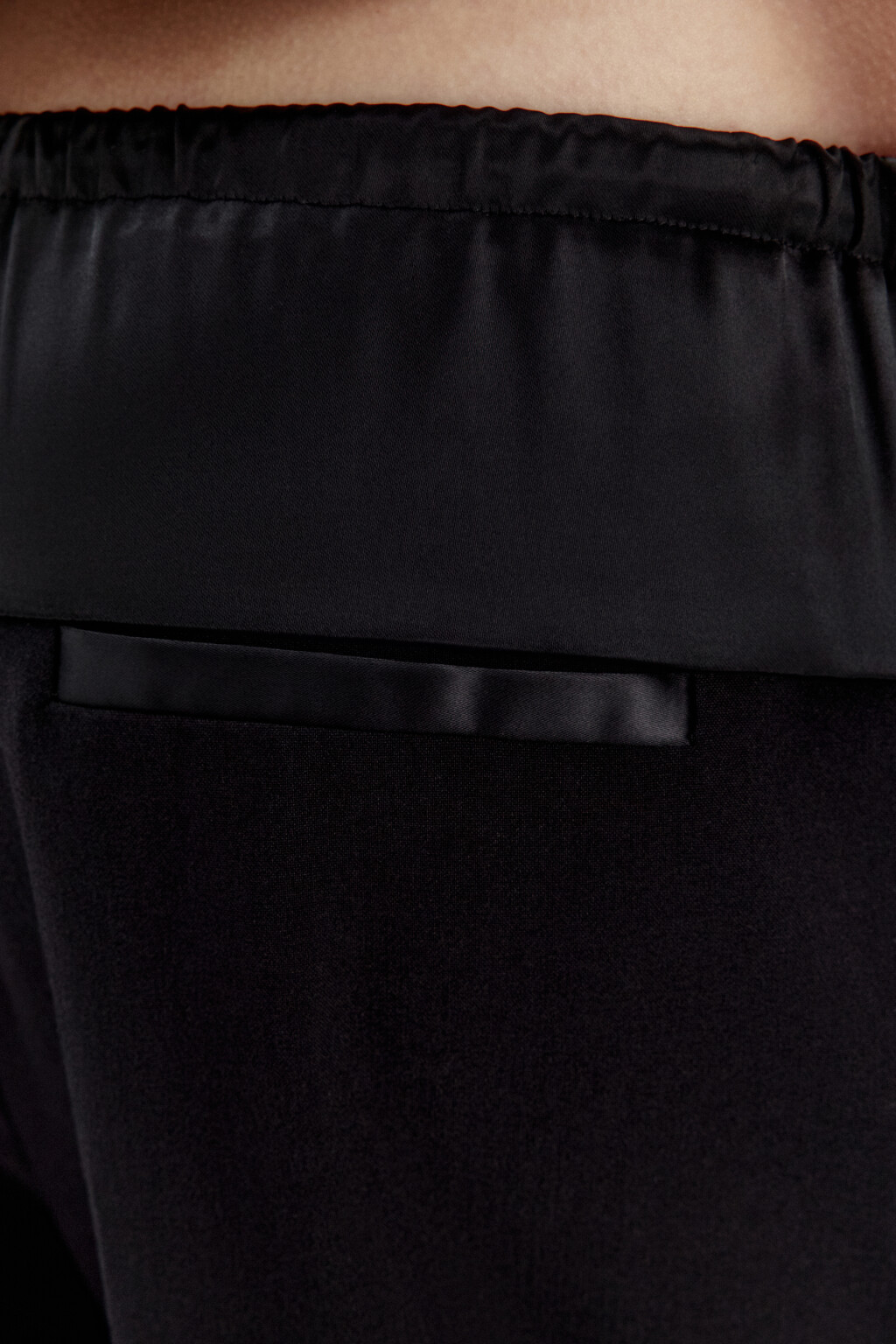 Брюки прямые костюмные с поясом на завязках - цвет черный - 6