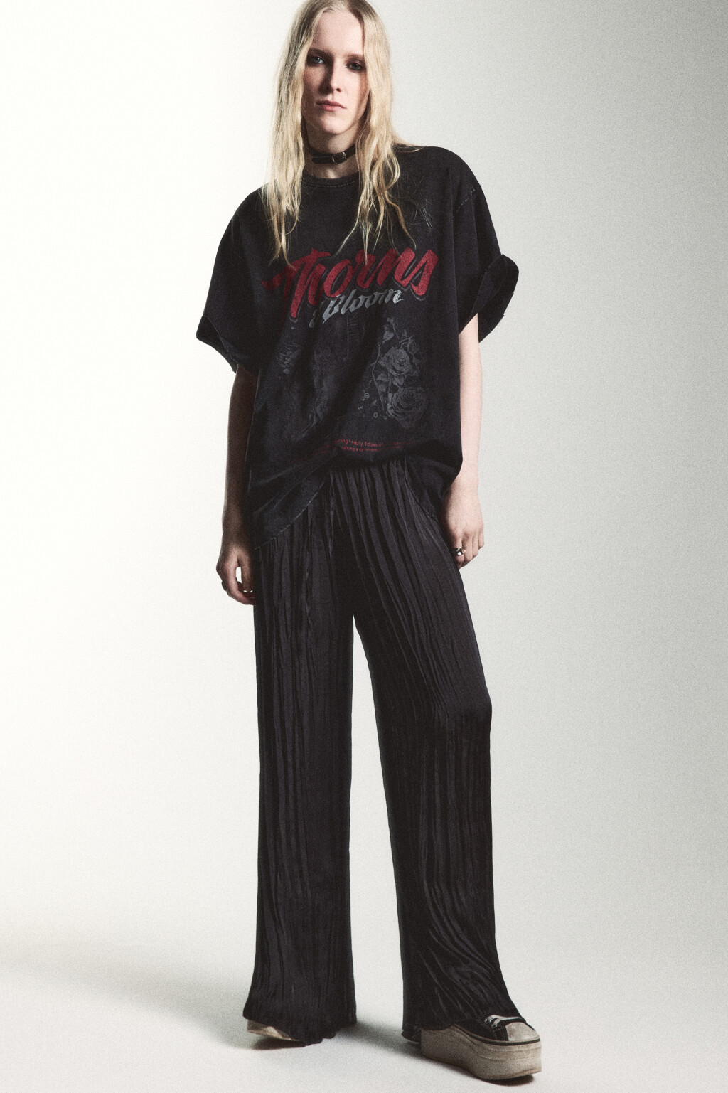 Брюки прямые из жатой ткани - цвет серый - 1