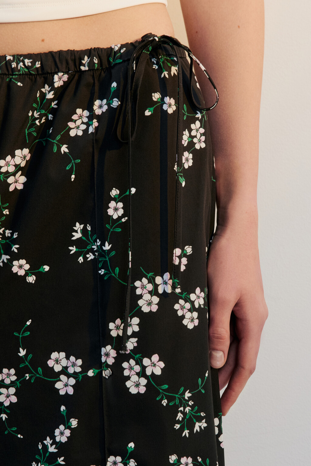Брюки широкие с цветочным принтом - цвет черный - 6