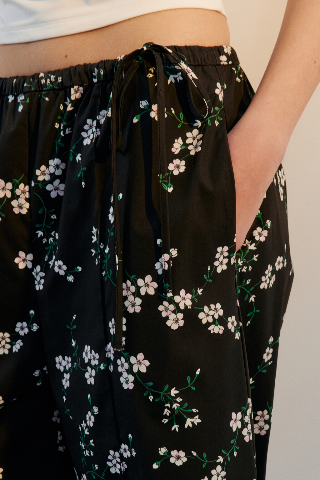 Брюки широкие с цветочным принтом - цвет черный - 7