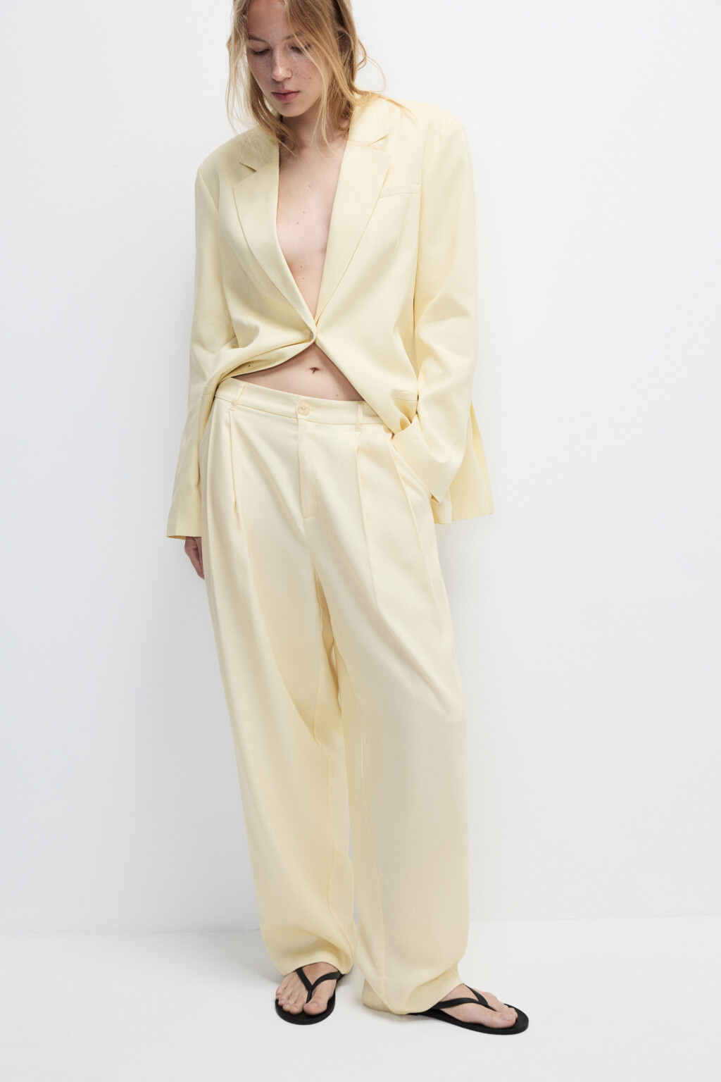 Брюки-бананы костюмные из тенсела - цвет ванильный - 2