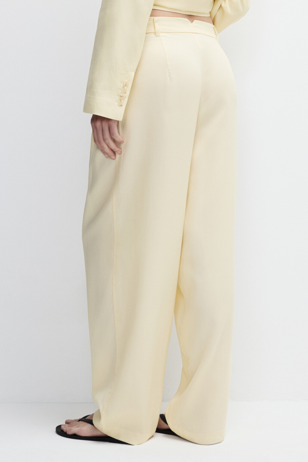 Брюки-бананы костюмные из тенсела - цвет ванильный - 4