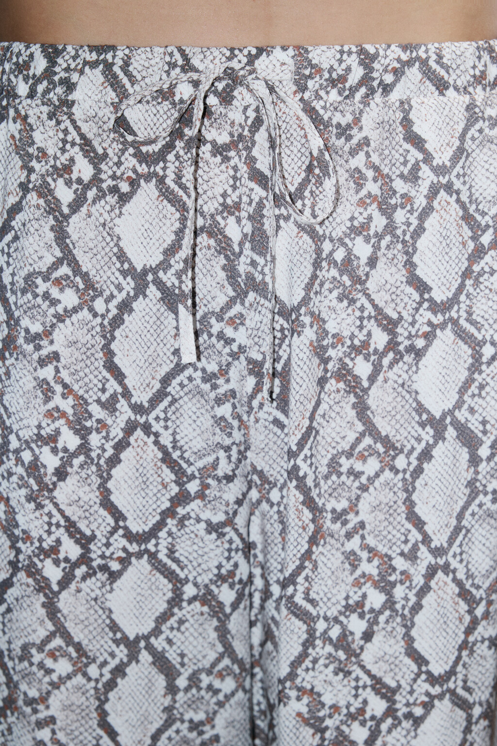 Брюки широкие со змеиным принтом - цвет бежевый - 5