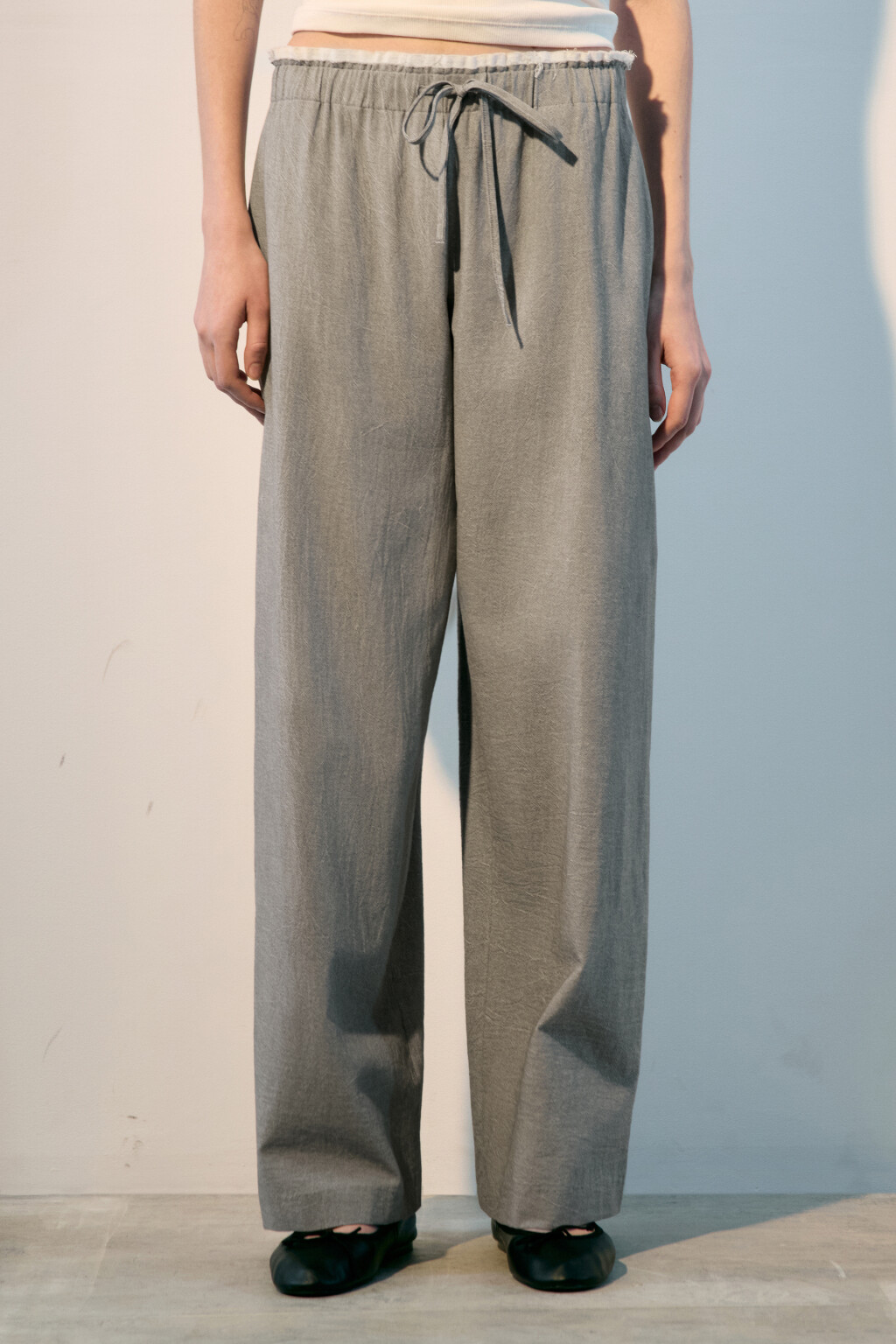 Брюки широкие с двойным поясом - цвет серый - 2