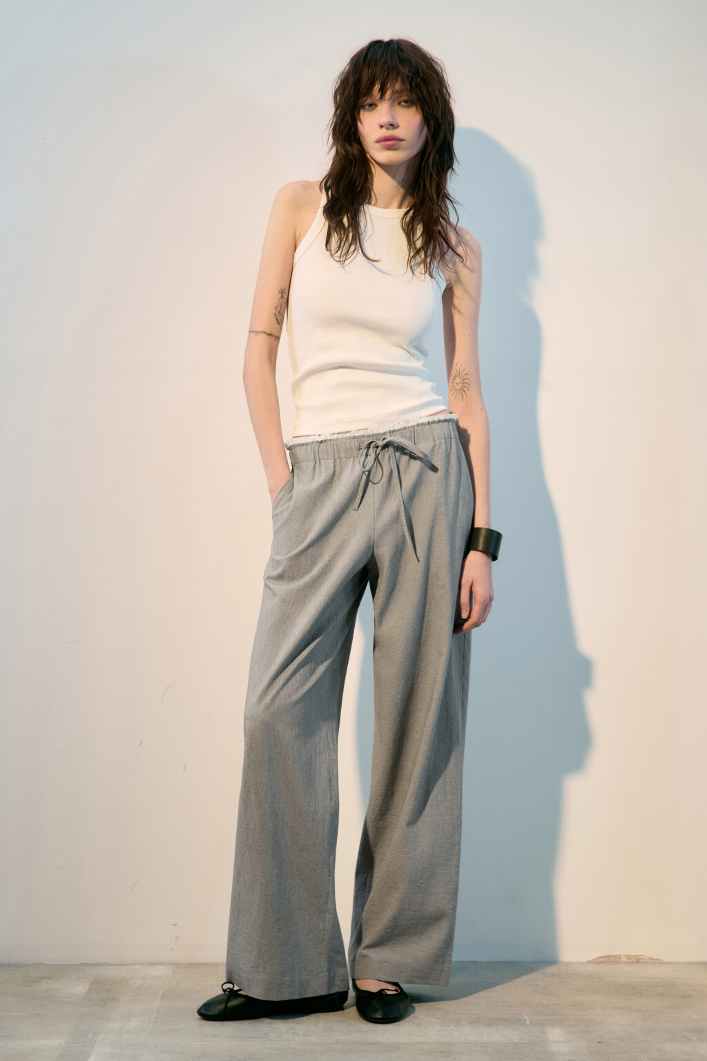 Брюки широкие с двойным поясом - цвет серый - 4