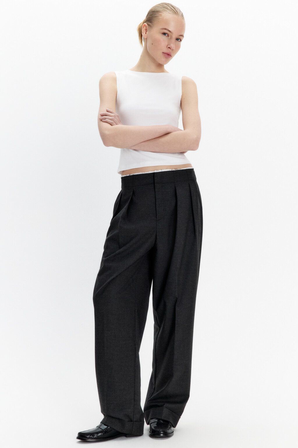 Брюки-бананы костюмные со стрелками - цвет серый - 2